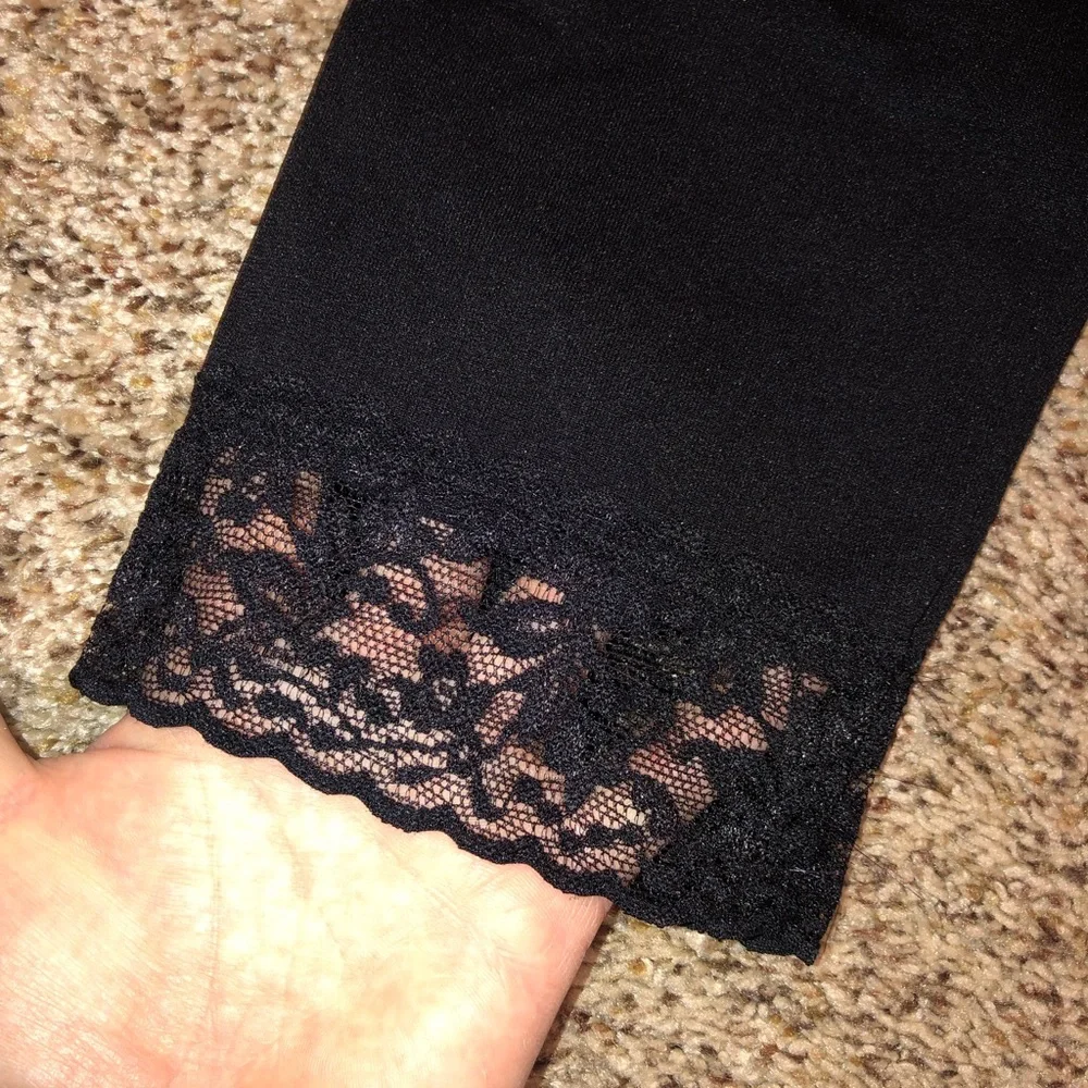 Capri leggings with lace trim - Picture 5 of 6